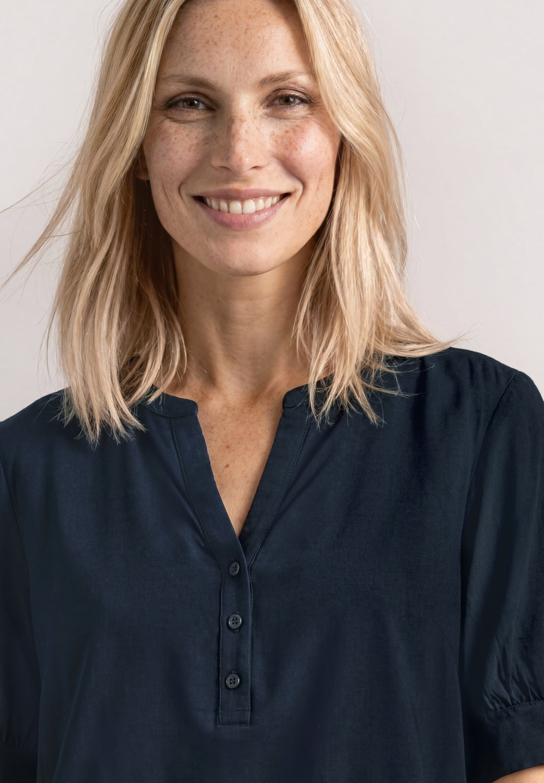 LTD QR Splitneck blouse w gath, darkest blue 17915 Bild 6