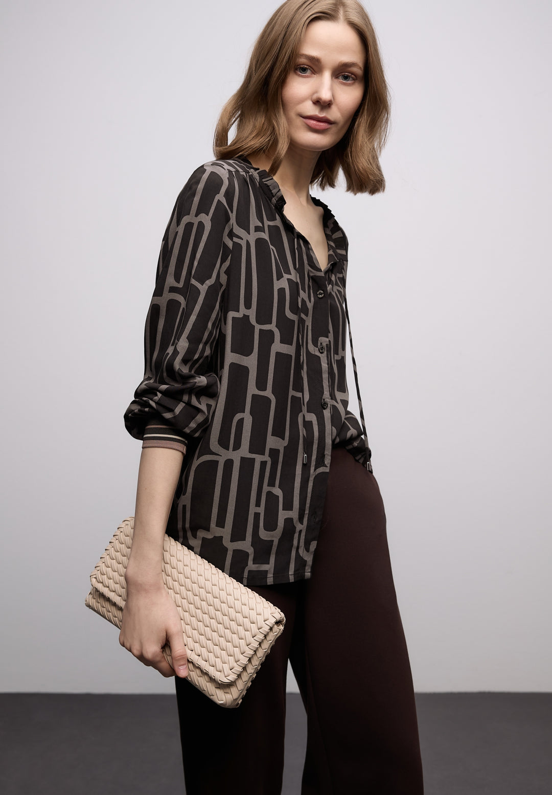LTD QR Tunic blouse w tapes AO, darkest brown 27103 Bild 4