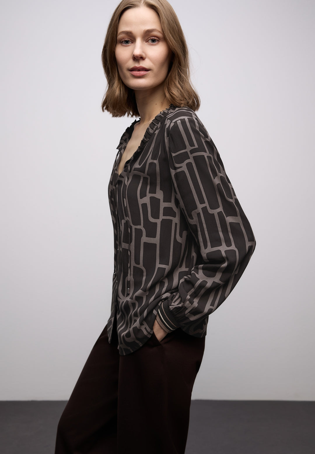LTD QR Tunic blouse w tapes AO, darkest brown 27103 Bild 7