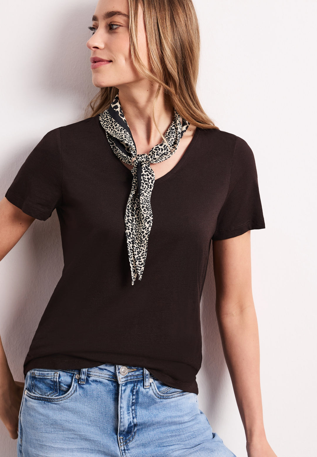 Nicki Satin Diamond Scarf, Black 30001 Bild 5
