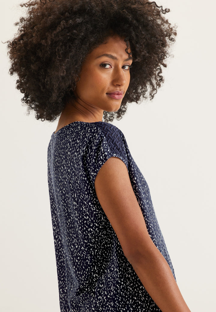 printed shirt w.lace shoulder, deep blue 21238 Bild 4