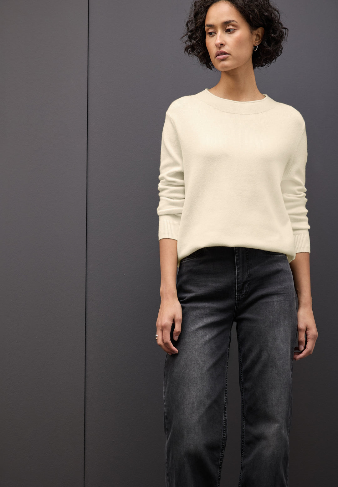QR_rolled edge collar sweater, soft beige 16351 Bild 6