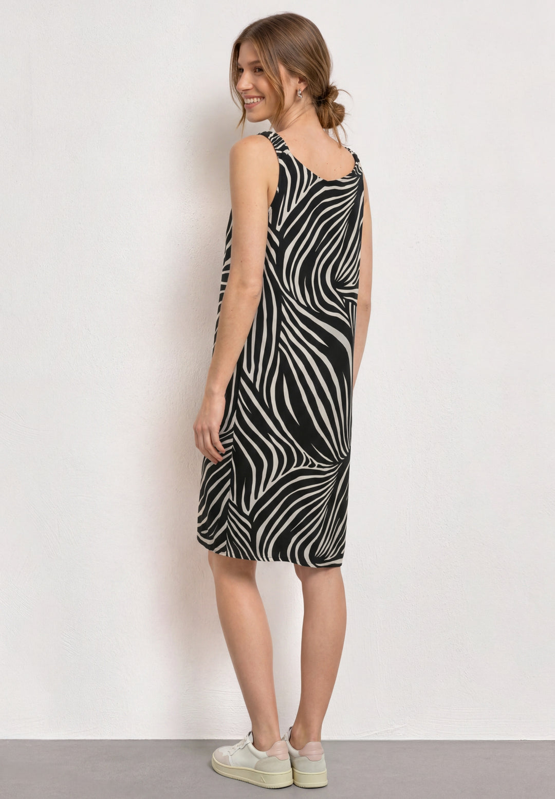 Sleeveless Dress_AOP, Black 20001 Bild 4