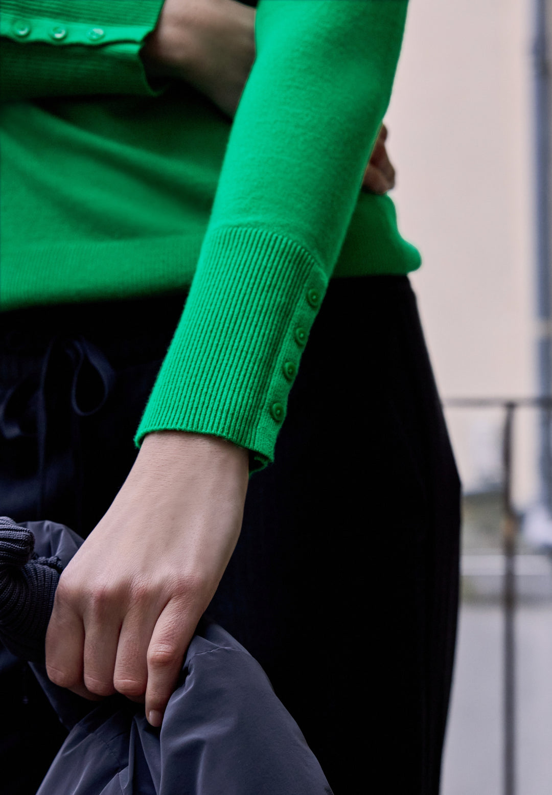 LTD QR Studio_button cuff deta, bold green 17269 Bild 6