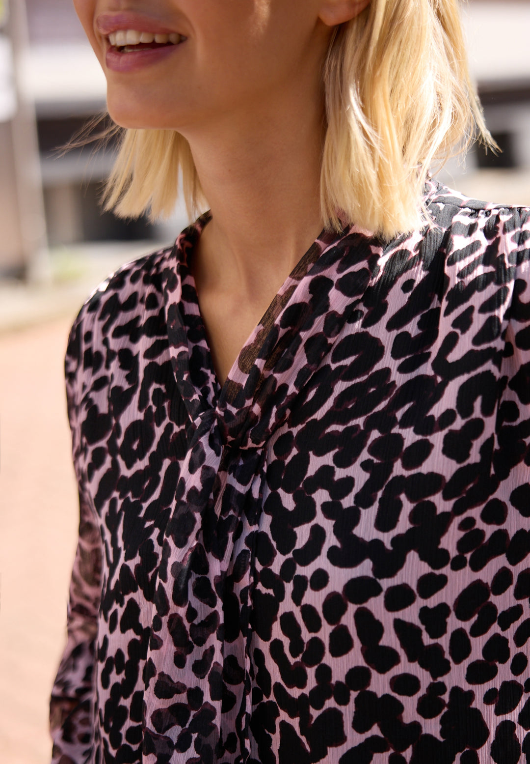 LTD QR Studio_Chiffon v-neck b, pearly rose 37881 Bild 7