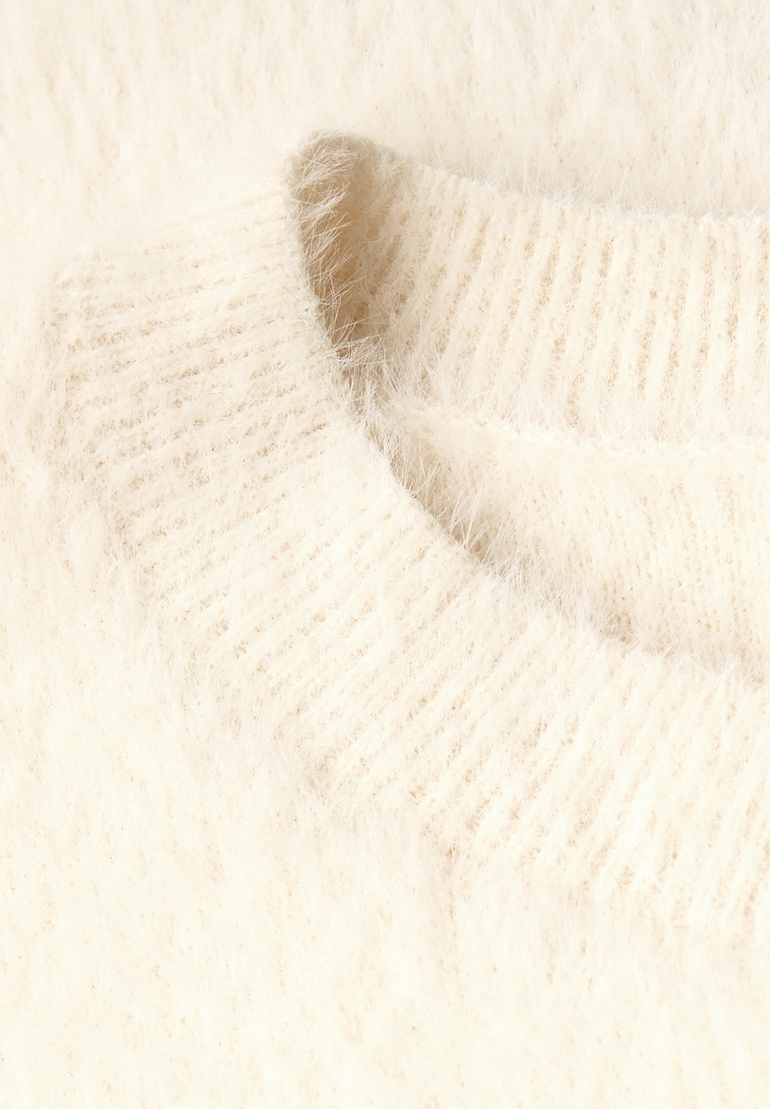 LTD QR Studio_fluffy round nec, soft beige 16351 Bild 2