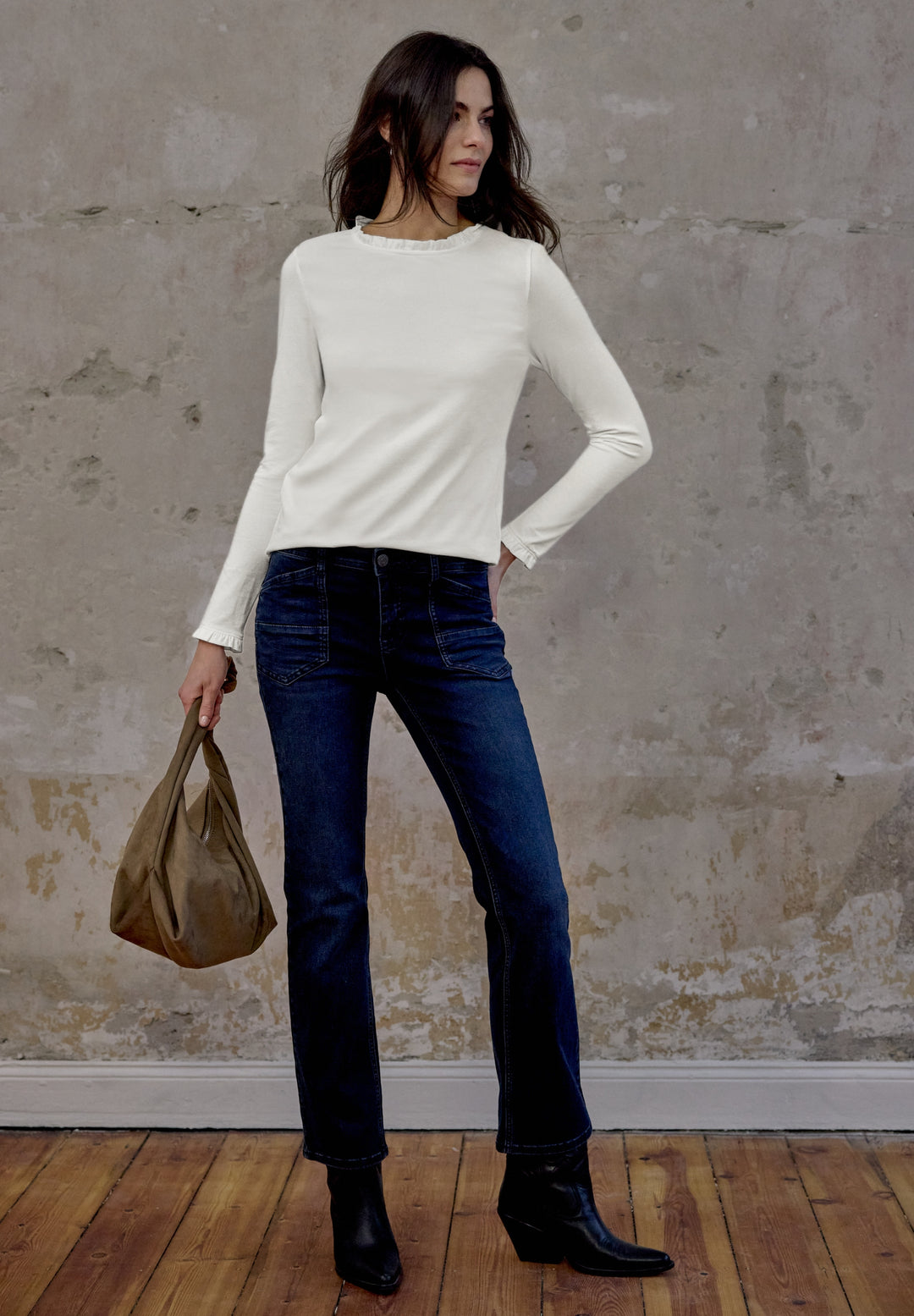 LTD QR_Studio_frill neck basic, off white 10108 Bild 3