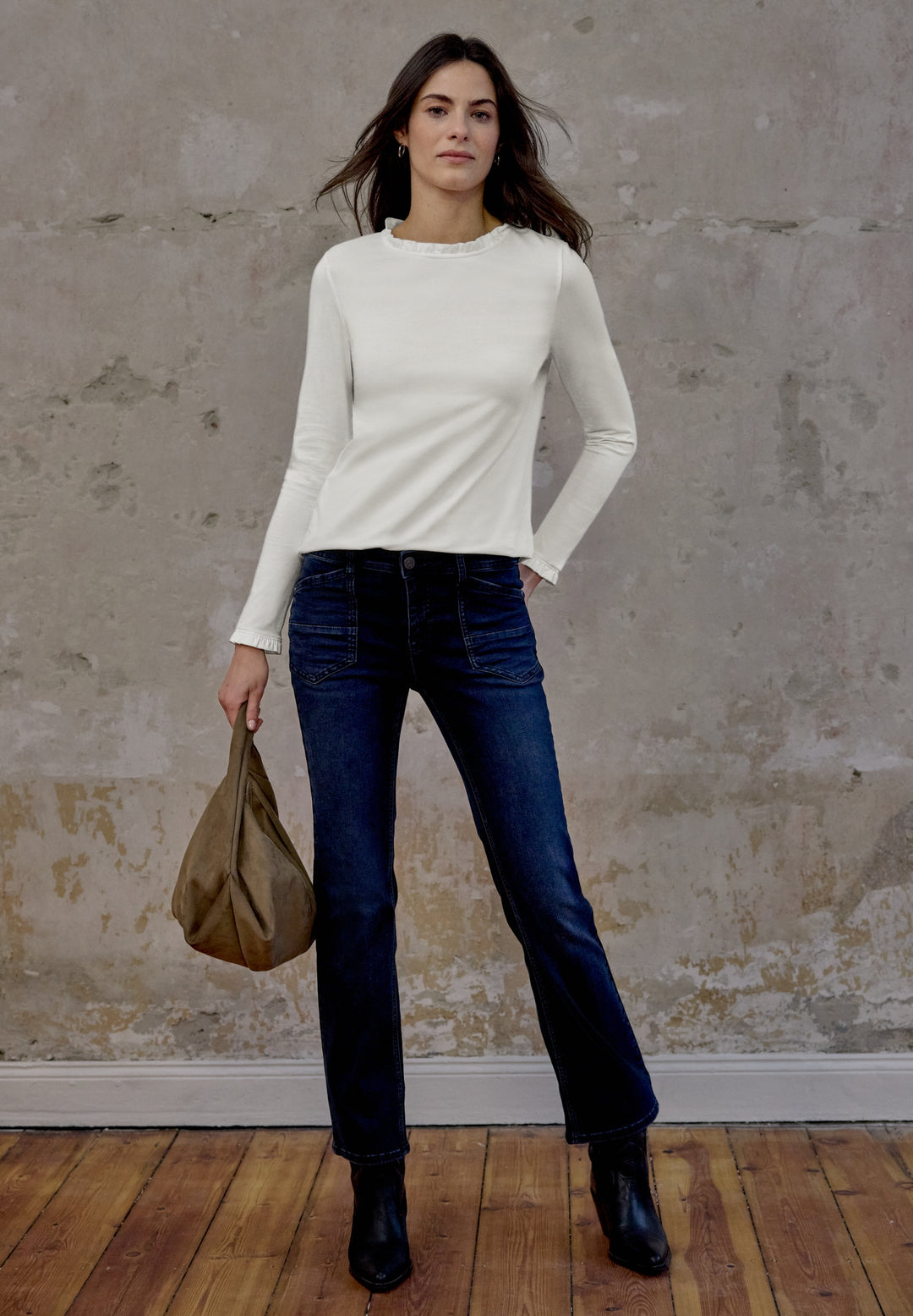 LTD QR_Studio_frill neck basic, off white 10108 Bild 5
