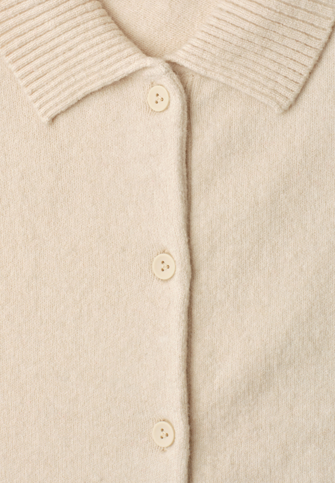 LTD QR Studio_Polo cardigan, creamed sand 17880 Bild 2