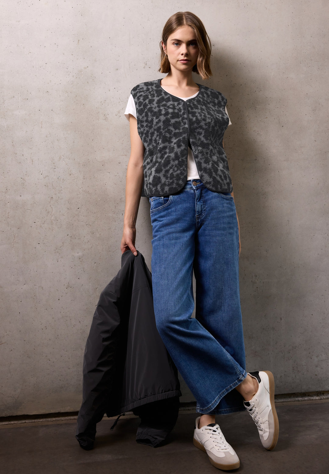 LTD QR_Studio_printed teddy ve, industrial grey 36882 Bild 4