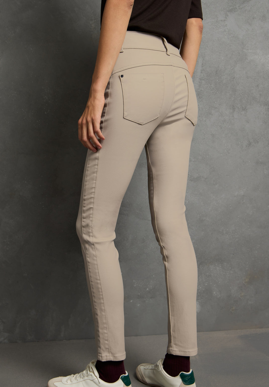 LTD QR_Studio_Slim Fit Coating, dark morn beige 16921 Bild 9