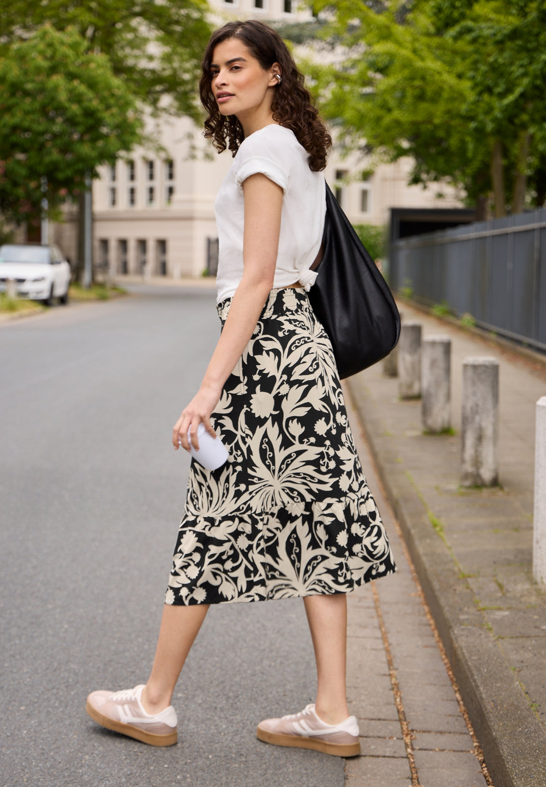 Midi Volant skirt_AOP, Black 20001 Bild 4