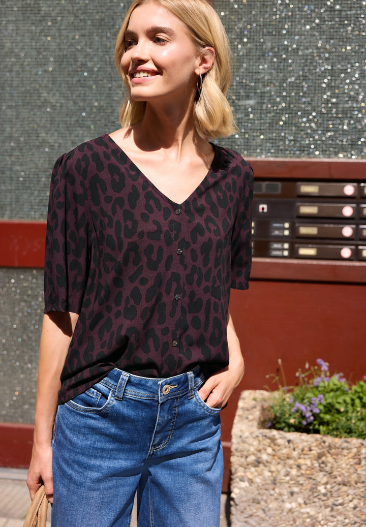 Studio_Buttoned V-neck blouse, very berry 27464 Bild 3