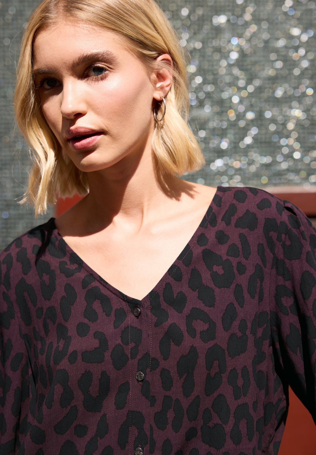 Studio_Buttoned V-neck blouse, very berry 27464 Bild 6