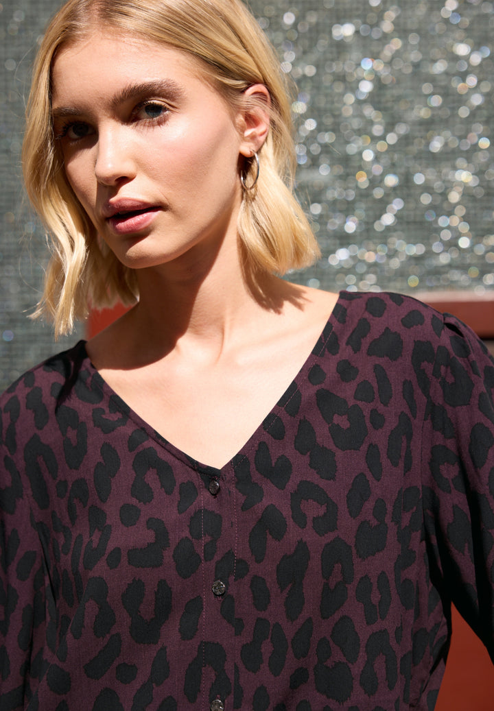 Studio_Buttoned V-neck blouse, very berry 27464 Bild 6