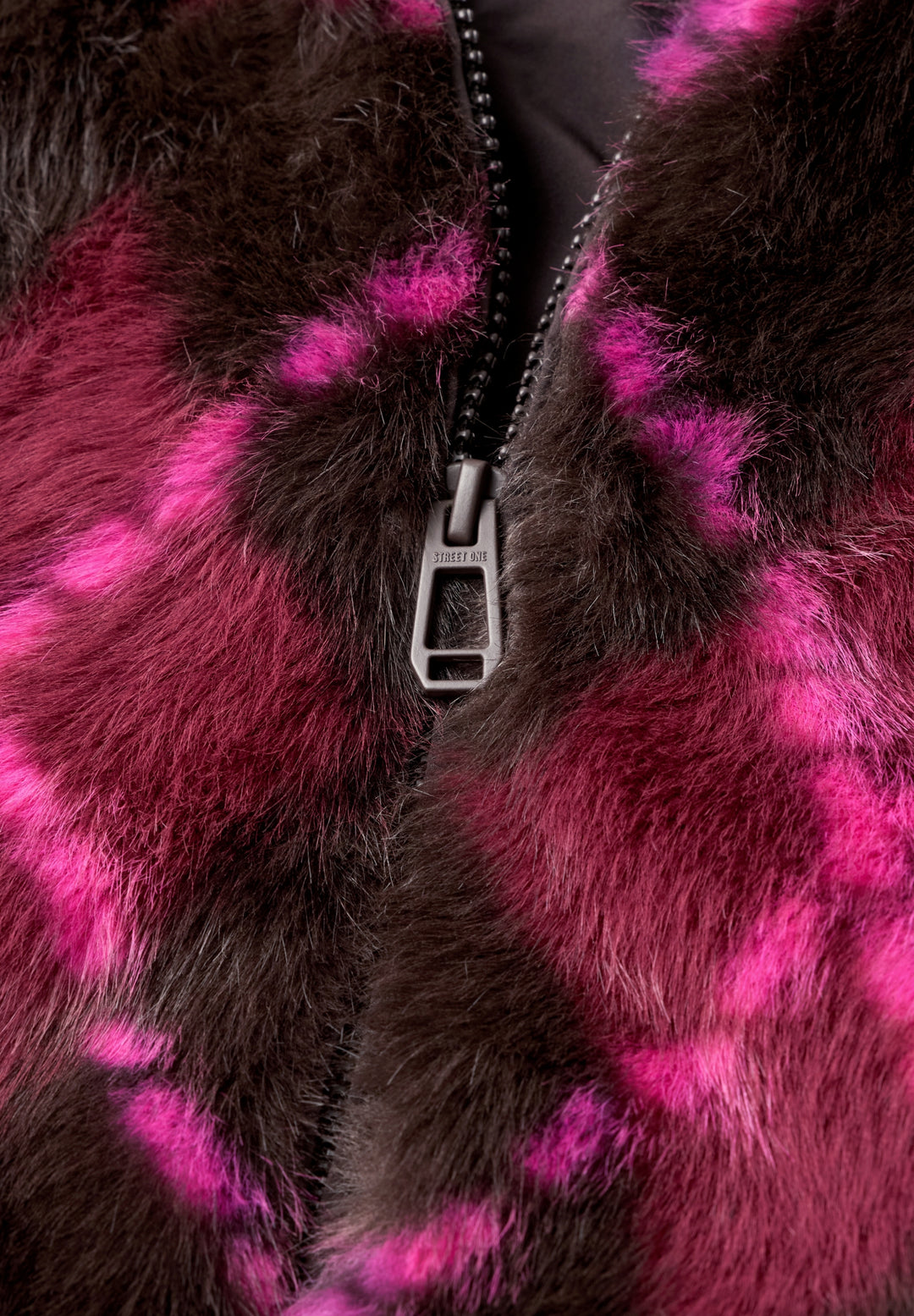 Studio Check Fake Fur Bomber J, charred brown 37850 Bild 2