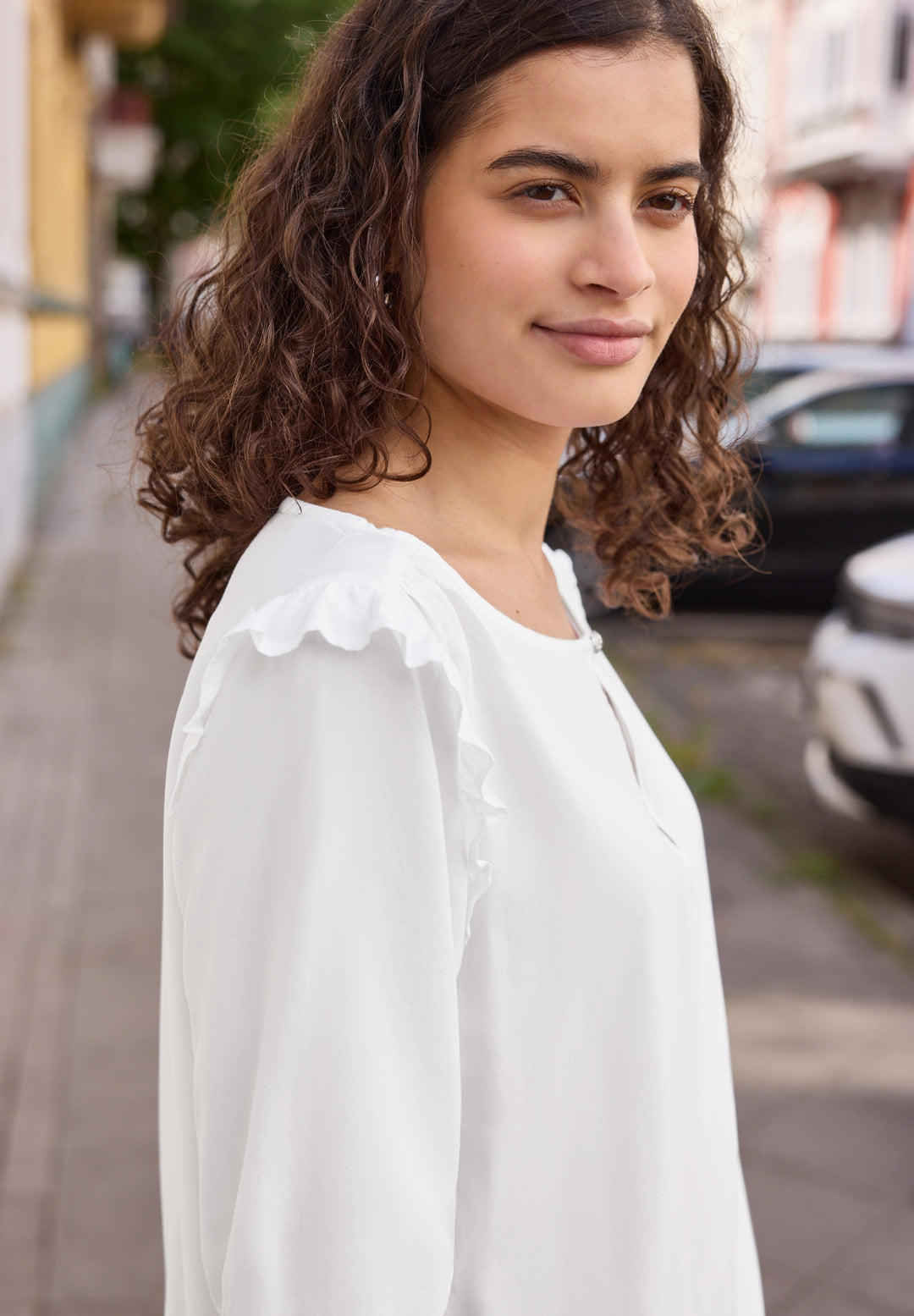 Studio_Roundneck blouse w vola, White 10000 Bild 6