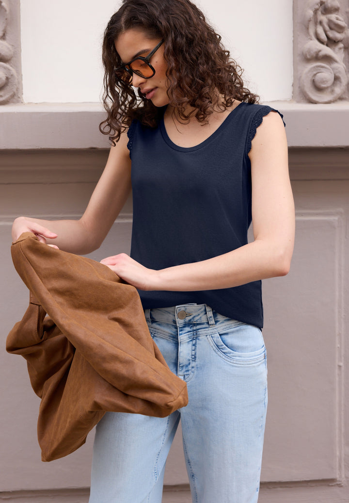 Studio_V-neck top w.lace frill, maritime blue 17823 Bild 3