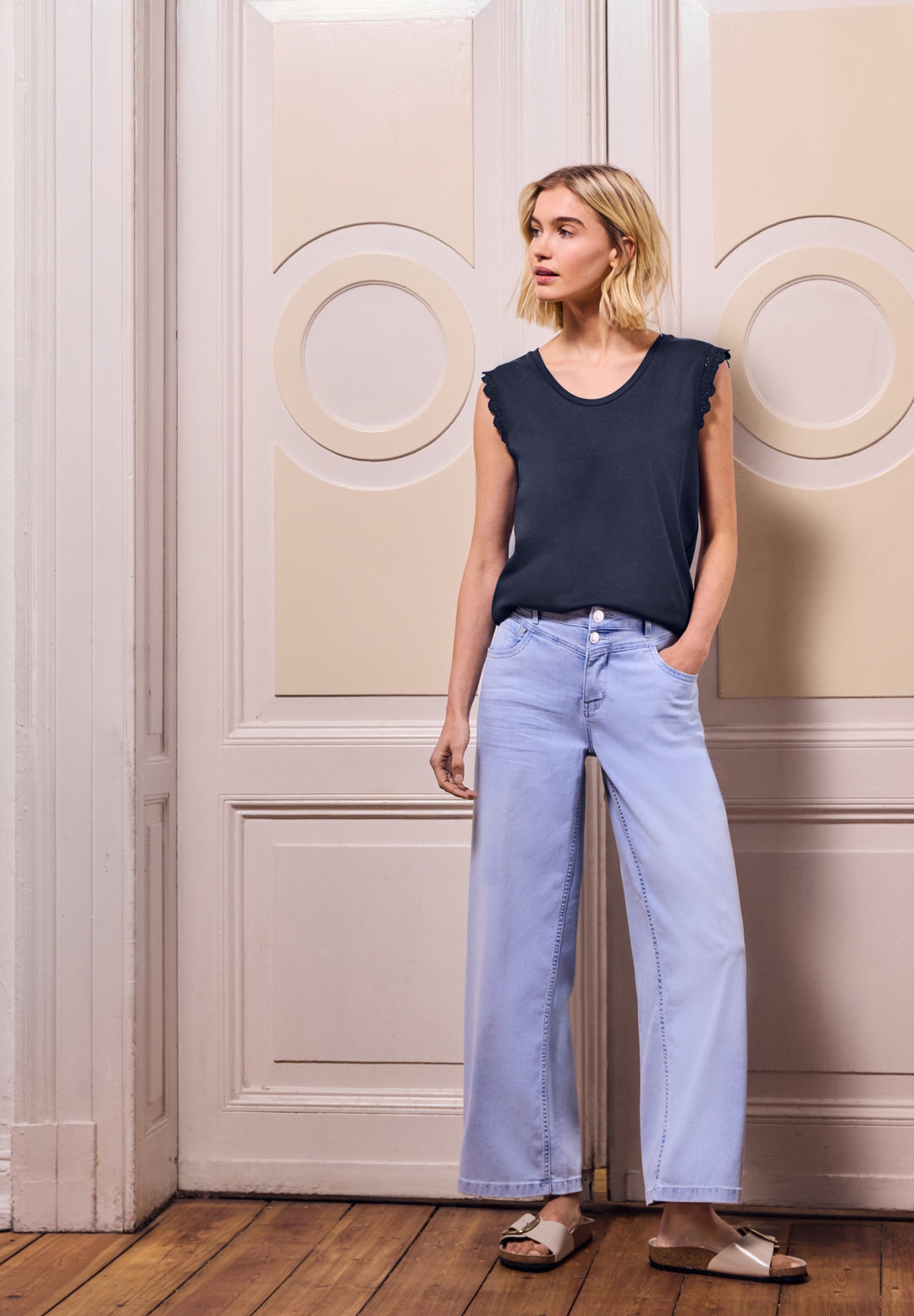 Studio_V-neck top w.lace frill, maritime blue 17823 Bild 7