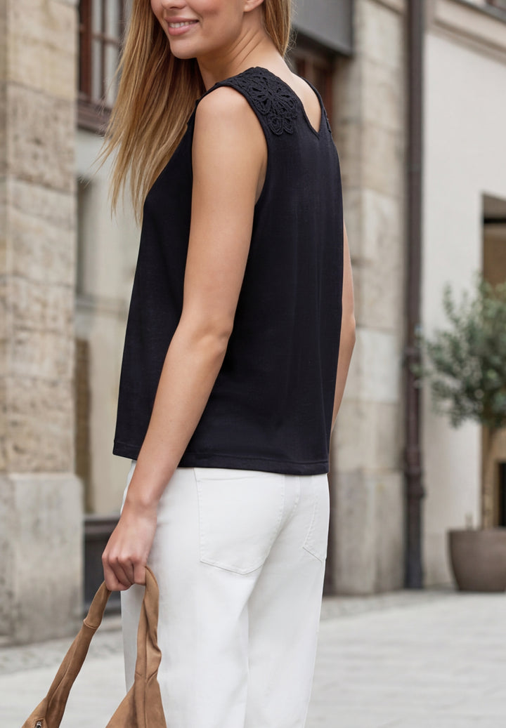 v-neck top w.lace shoulder, Black 10001 Bild 4