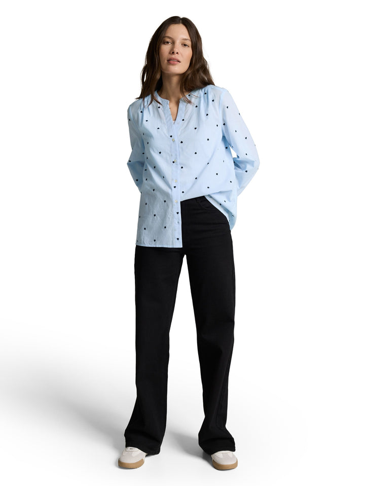 blouse with embroidery, blue heart design 39940 Bild 3