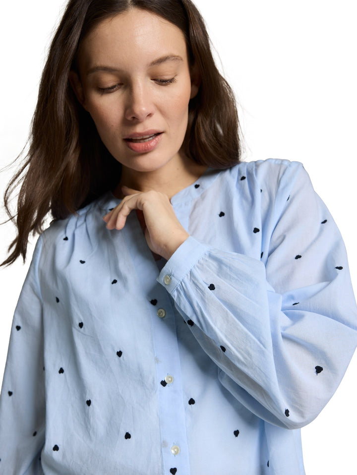blouse with embroidery, blue heart design 39940 Bild 5