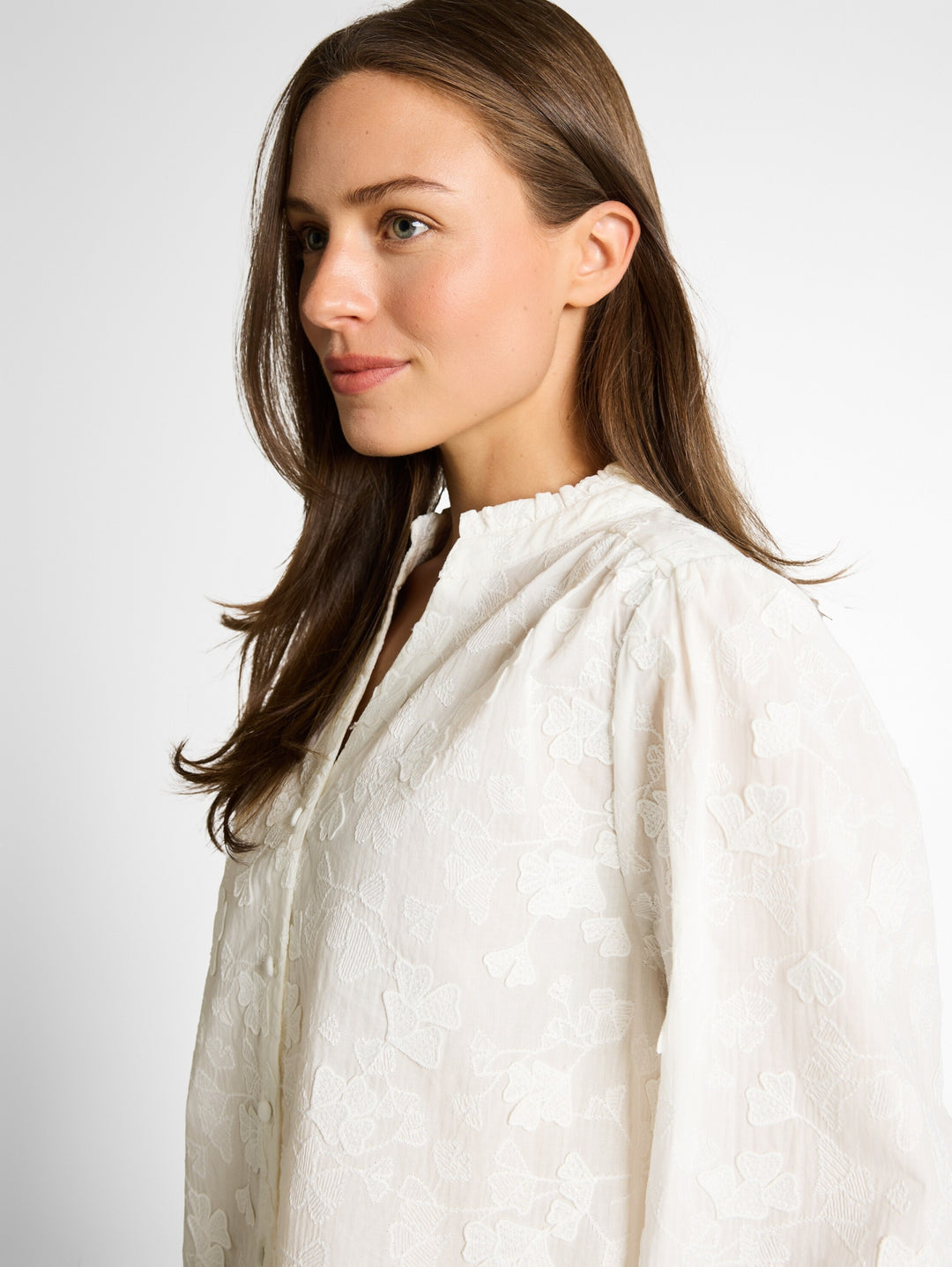 blouse with ginko embroidery, White 20000 Bild 6