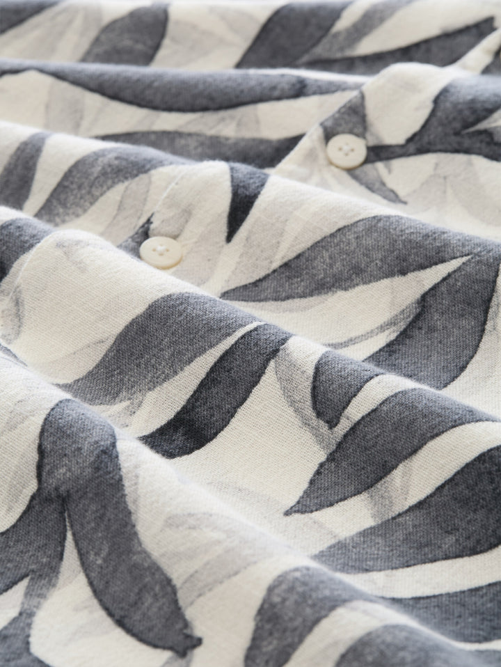 loose viscose cotton resort sh, white black watery leaf print 40507 Bild 2