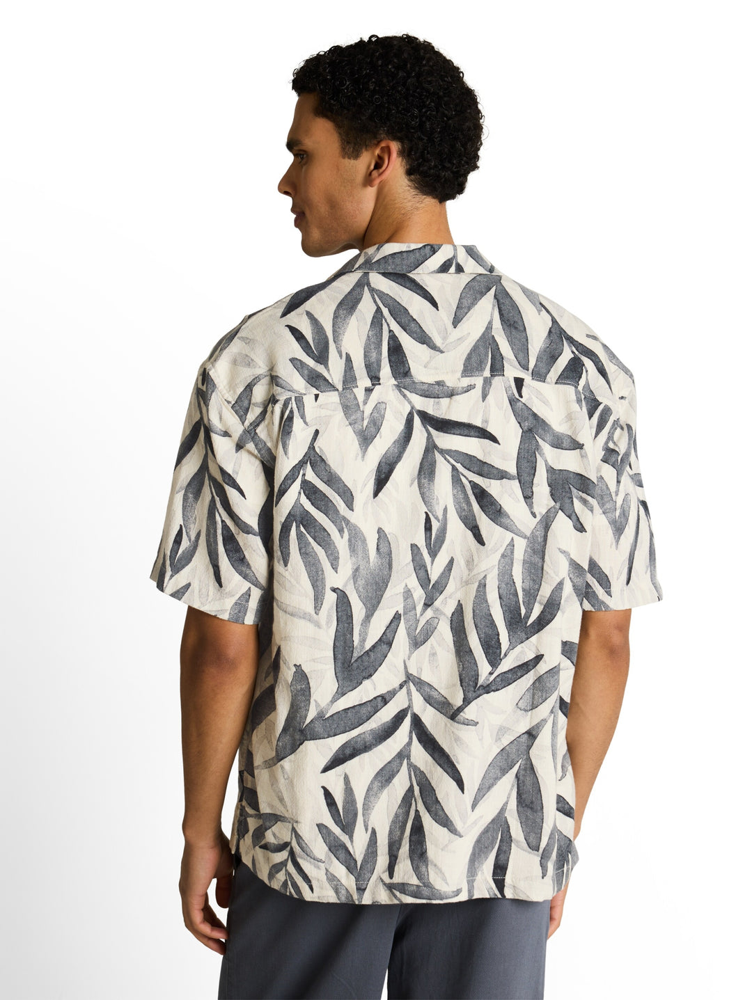 loose viscose cotton resort sh, white black watery leaf print 40507 Bild 4