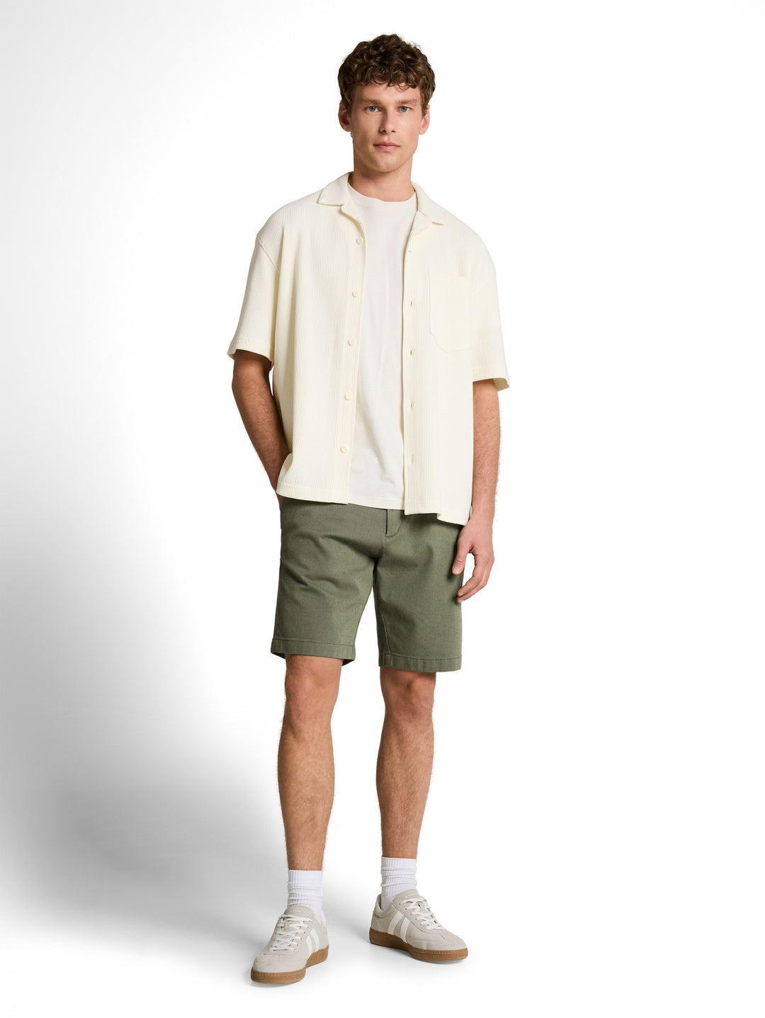 regular structured chino short, olive tonal twill structure 39557 Bild 5