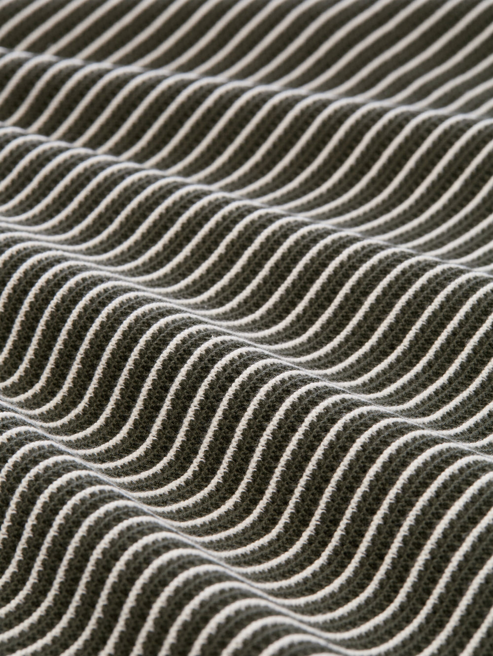 structured stripe knit polo, leaf green offwhite stripe 39723 Bild 2