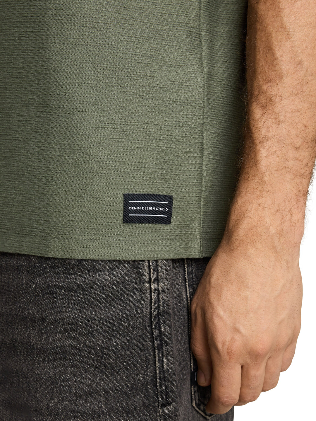 structured t-shirt with pocket, urban olive green 23802 Bild 6
