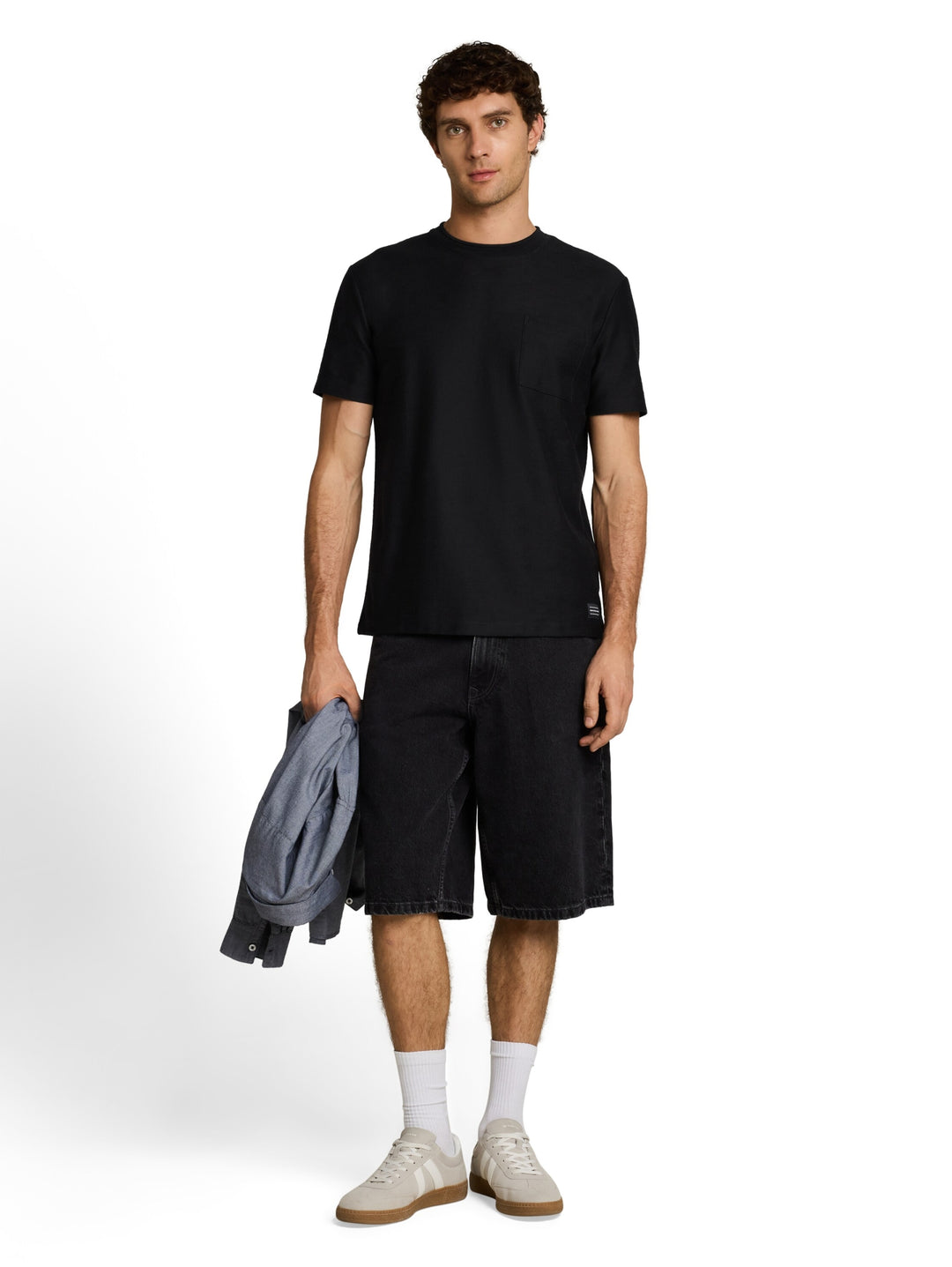 structured t-shirt with pocket, Black 29999 Bild 3