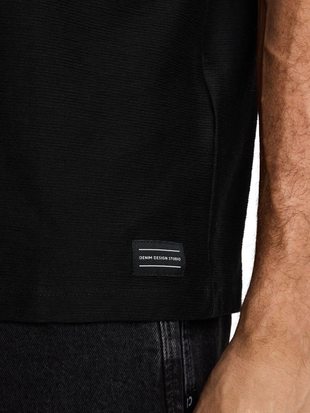 structured t-shirt with pocket, Black 29999 Bild 6