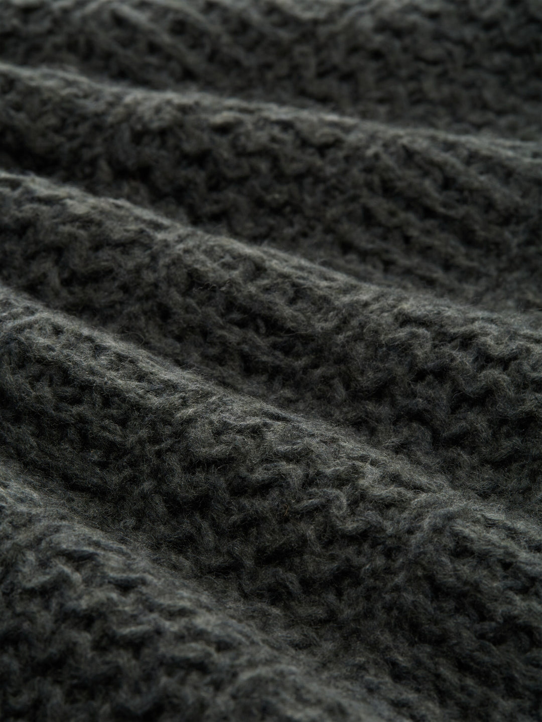 knit chunky structured sweater, dark olive melange 40729 Bild 2