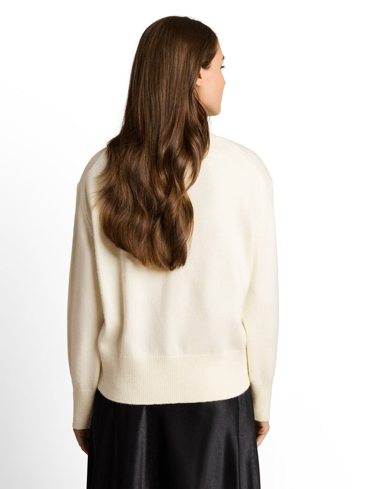 knit cosy embroidered mock-nec, Whisper White 10315 Bild 10