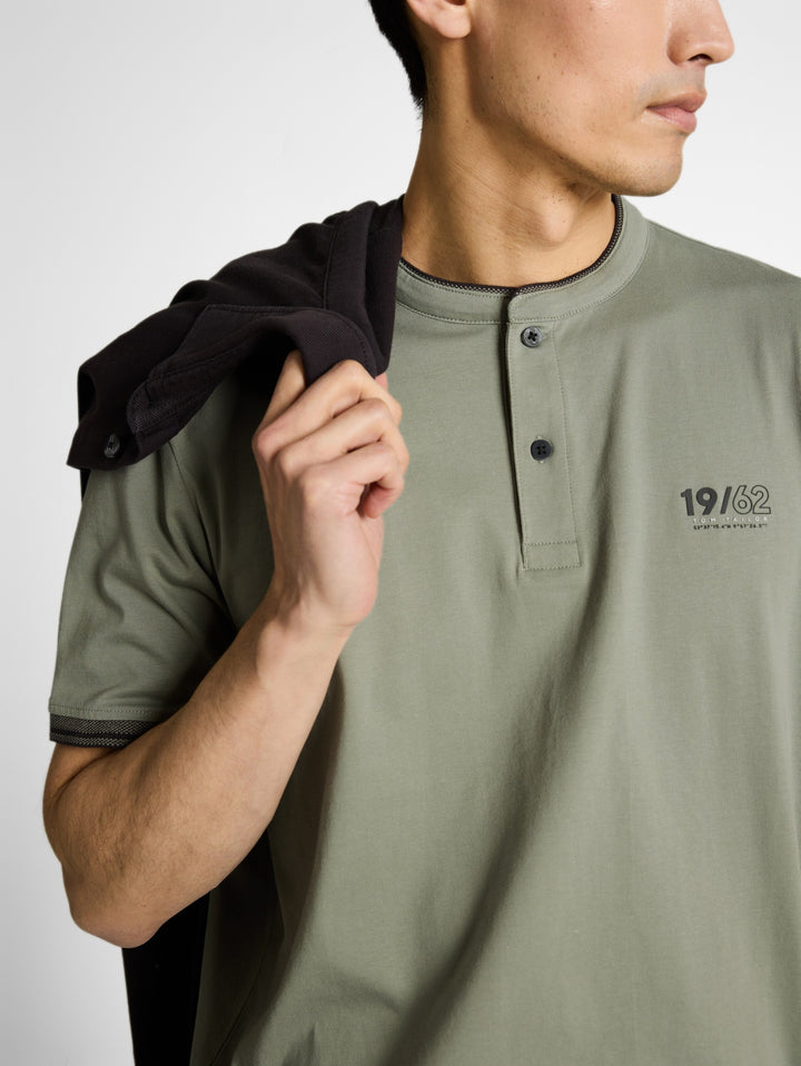 printed stand-up collar polo, Greyish Shadow Olive 10767 Bild 6