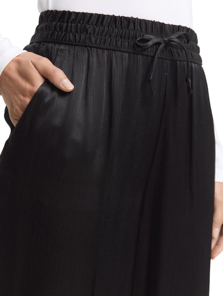 satin wide leg pants, deep black 14482 Bild 6