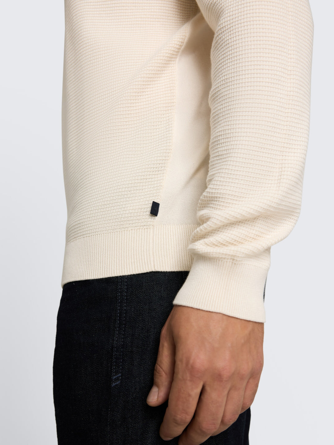 structured crew neck knit, Gardenia White 10348 Bild 10