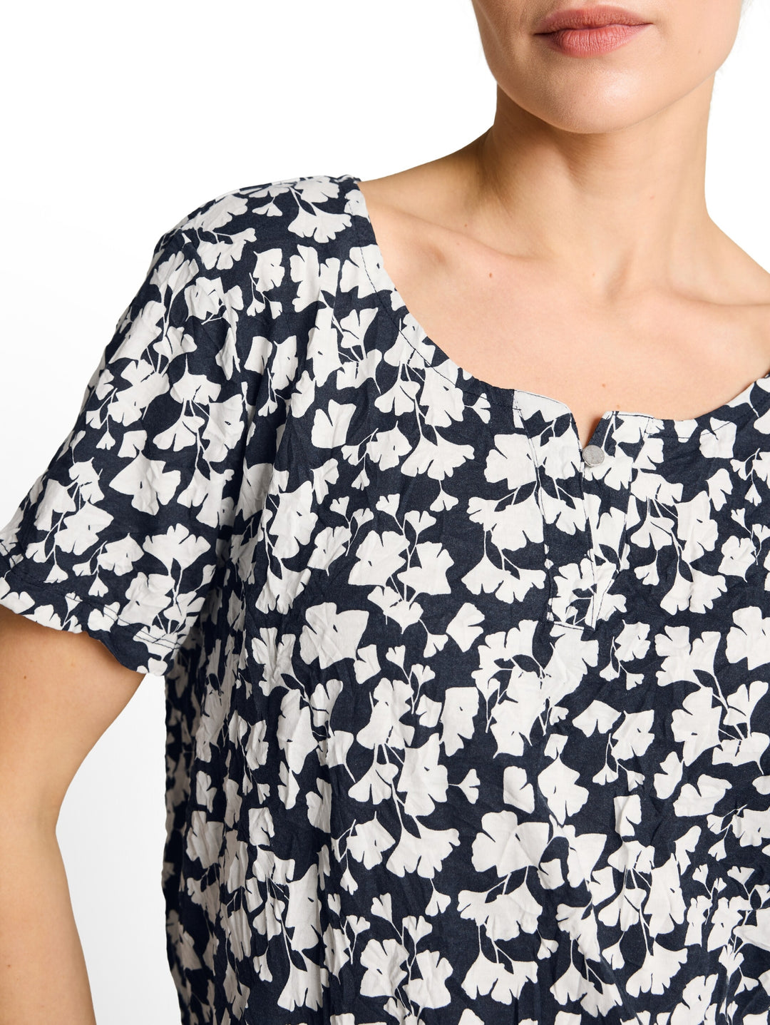 T-shirt henley crincle allover, blue ginkgo minimal 39735 Bild 5