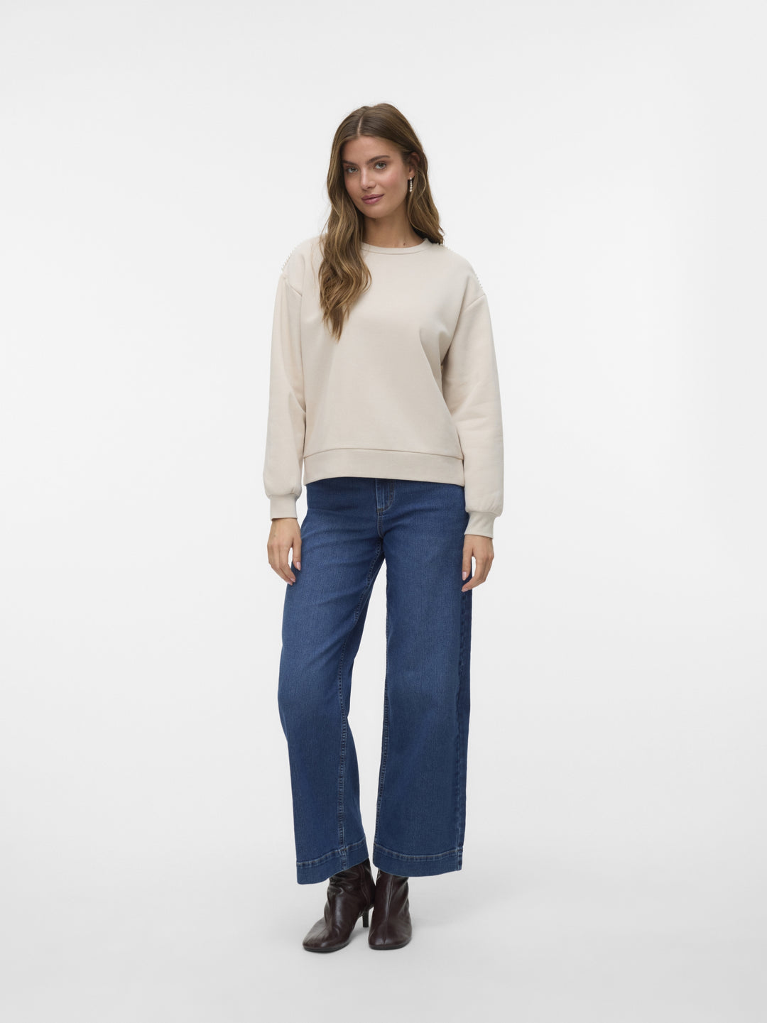 VMDAISY PEARL O-NECK SWEAT JRS GA B, Pumice Stone/Pearls on shoulder 195780001 Bild 2