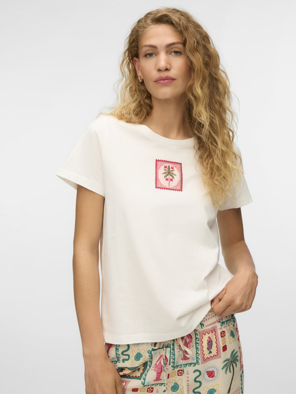 VMJOFIA SS O-NECK T-SHIRT JRS BTQ, Snow White/PATCH 175598001 Bild 2
