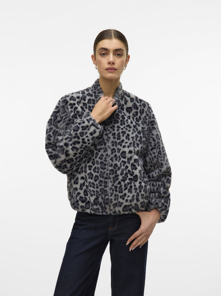 VMSONJALIGA AOP SHORT JACKET GA BOO, Griffin/LEOPARD 257775001 Bild 2
