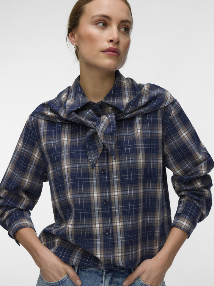 VMTILDA LS SCARF SHIRT WVN, Navy Blazer/Fossil/snow white 188780001 Bild 5